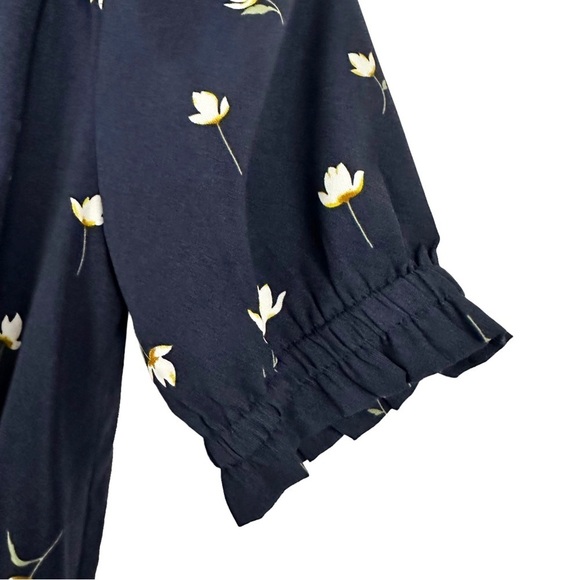 URBAN OUTFITTERS Surplice Smocked-Sleeve Romper - Picture 7 of 11